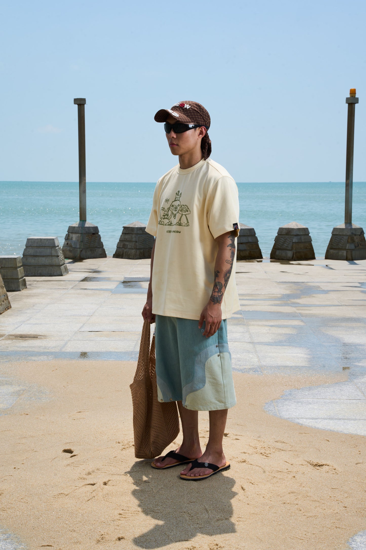 ROWDY TEE Beige
